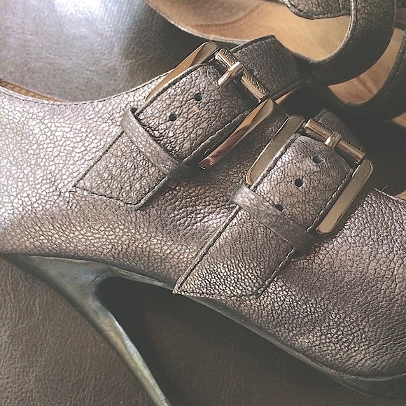 4.5 MICHAEL KORS DOUBLE BUCKLE STRAP PEEP TOE STILETTO HEEL BRONZE OLIV… - Picture 6 of 8